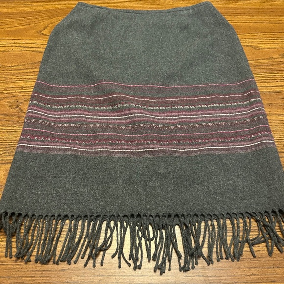 Wool blend fringed gray skirt with pink stitching, size 12P - Picture 2 of 7